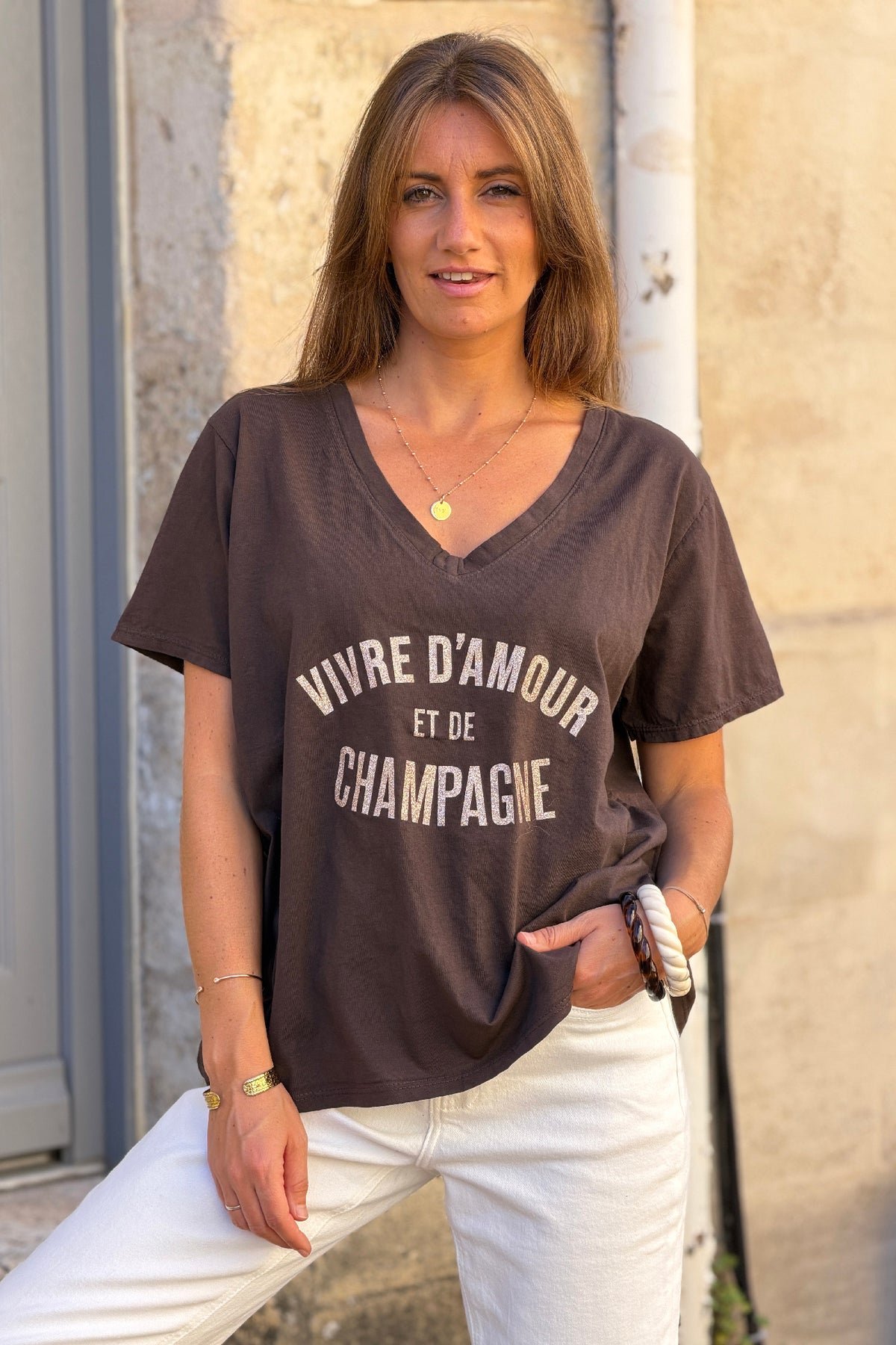 Tshirt marron col V manches courtes vivre d'amour et de champagne en doré