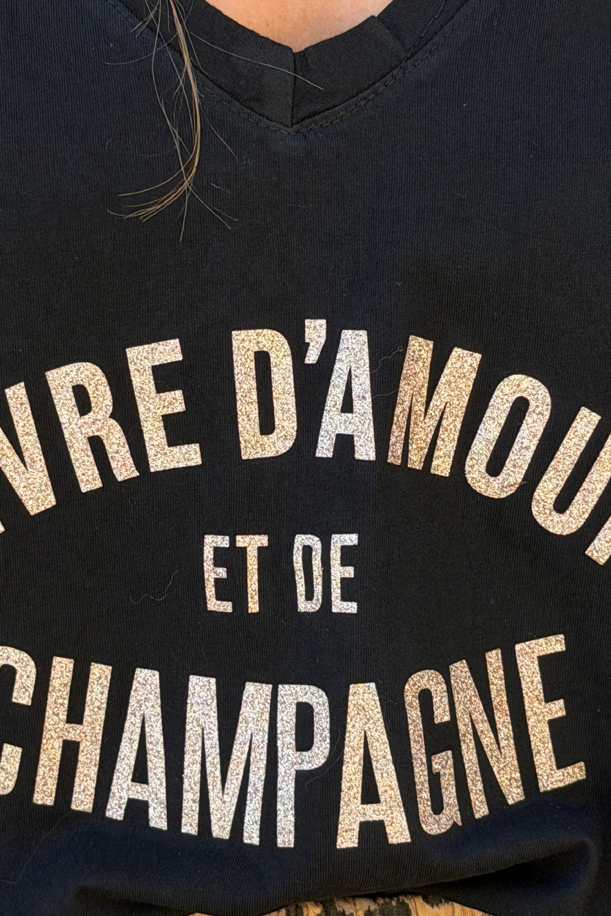 Tshirt noir col V manches courtes vivre d'amour et de champagne en doré