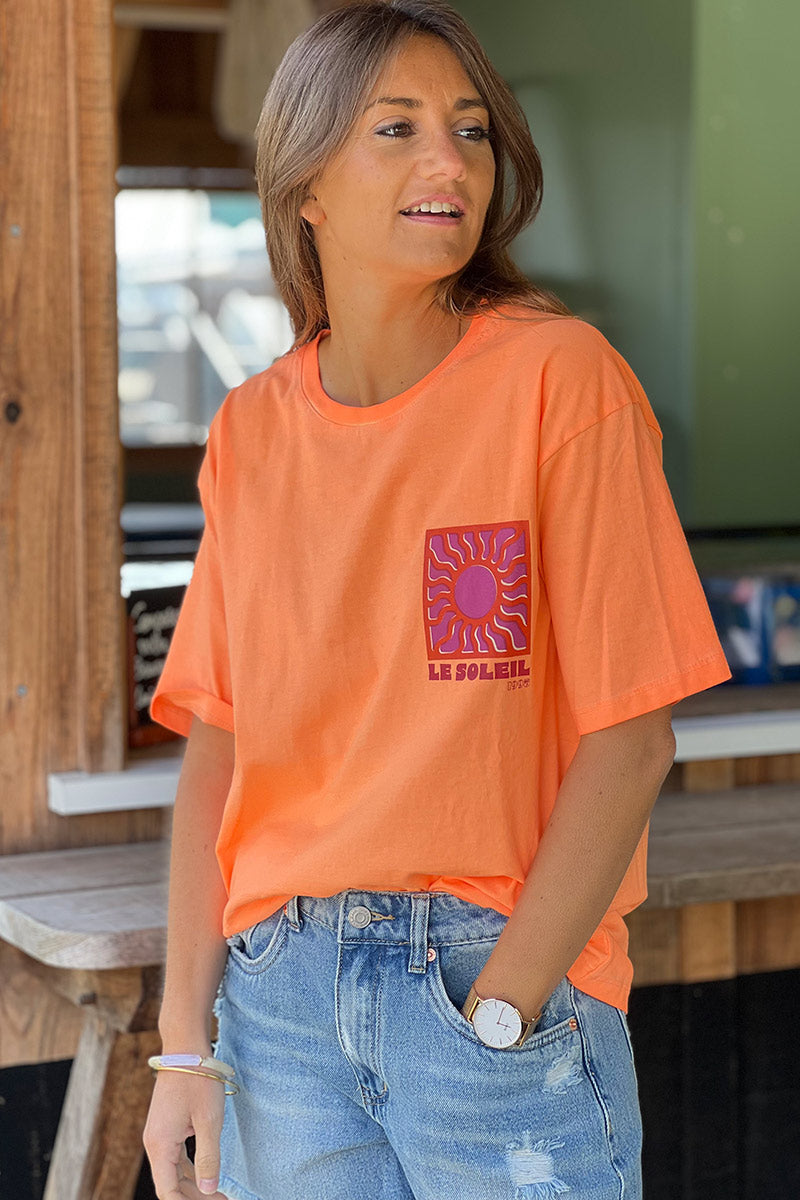 T- shirt orange fluo en coton Le Soleil rose et orange devant et dos