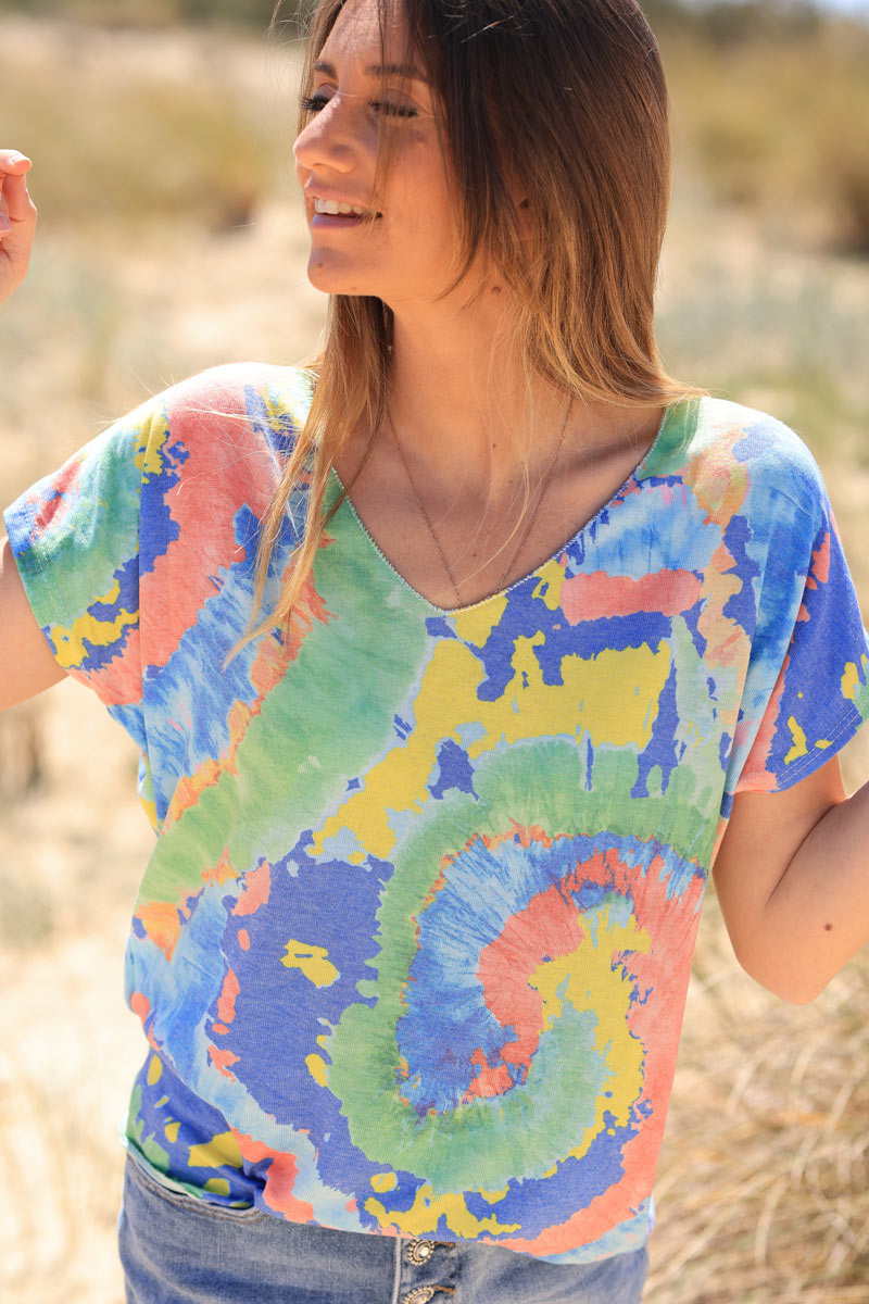 Camiseta pequeña de punto con estampado de espirales tie and tinte multicolor