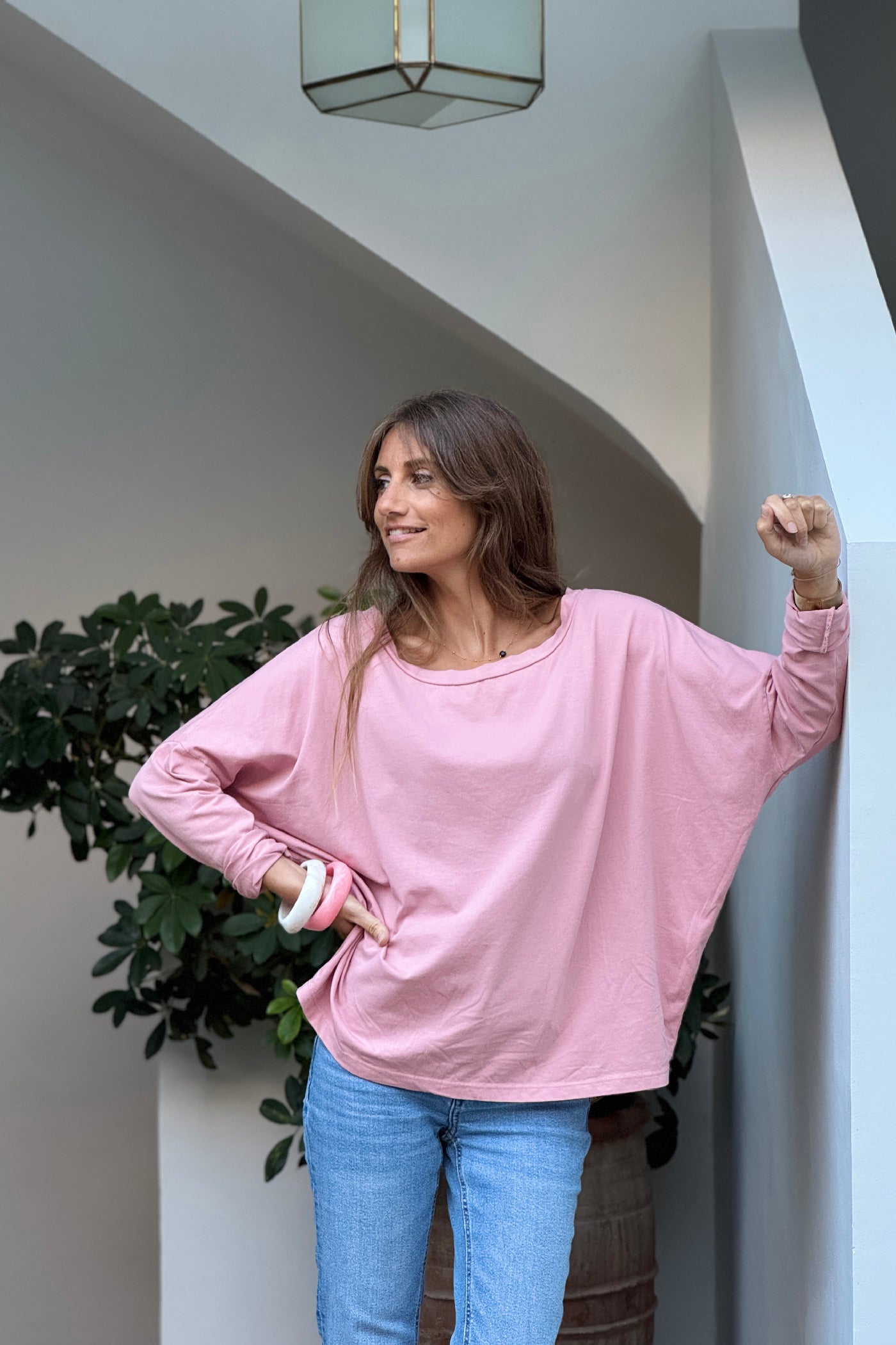 Tshirt rose à manches longues large col rond