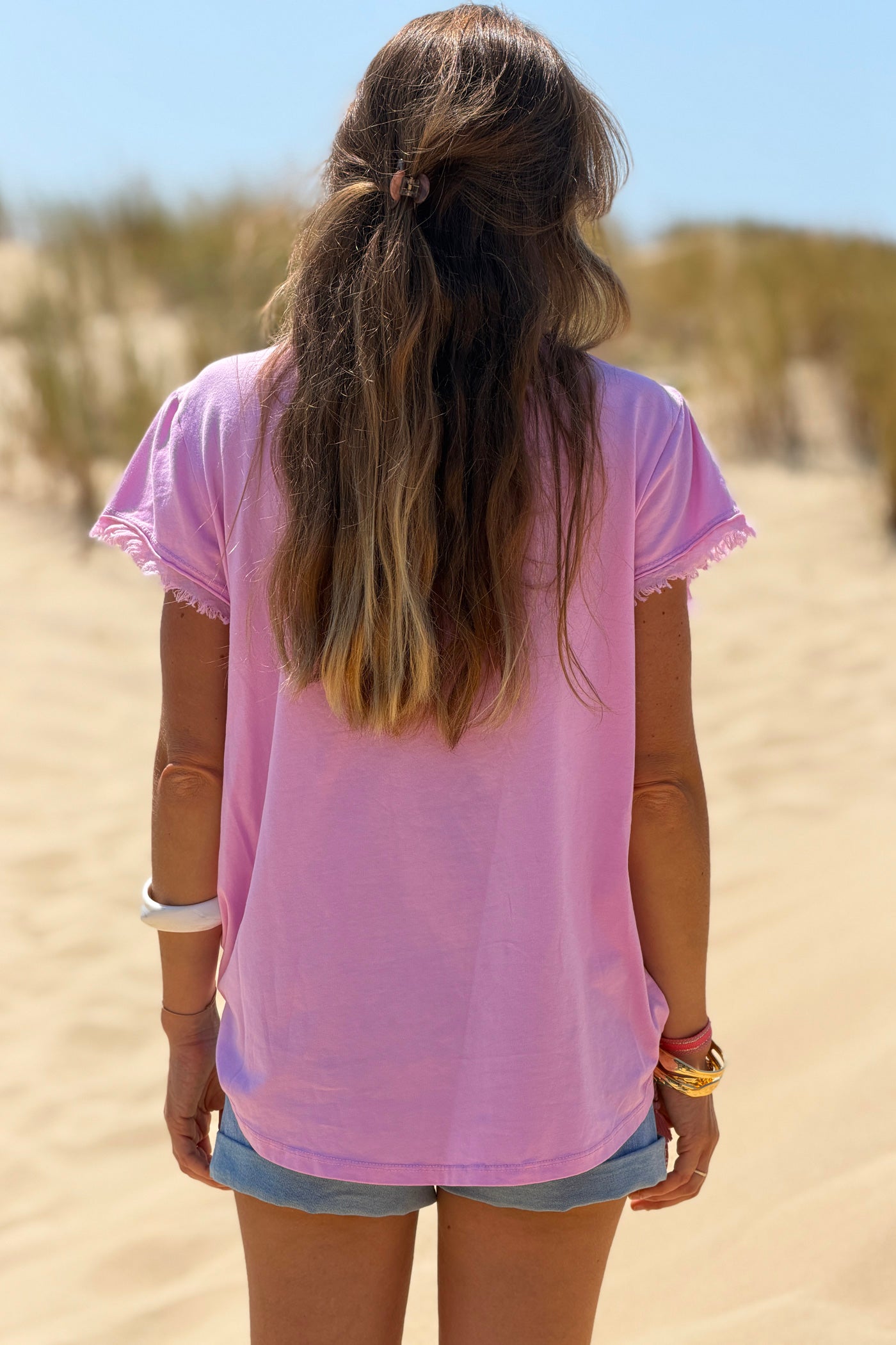 Tshirt rose en coton imprimé Ibiza effet perles colorées col v franges