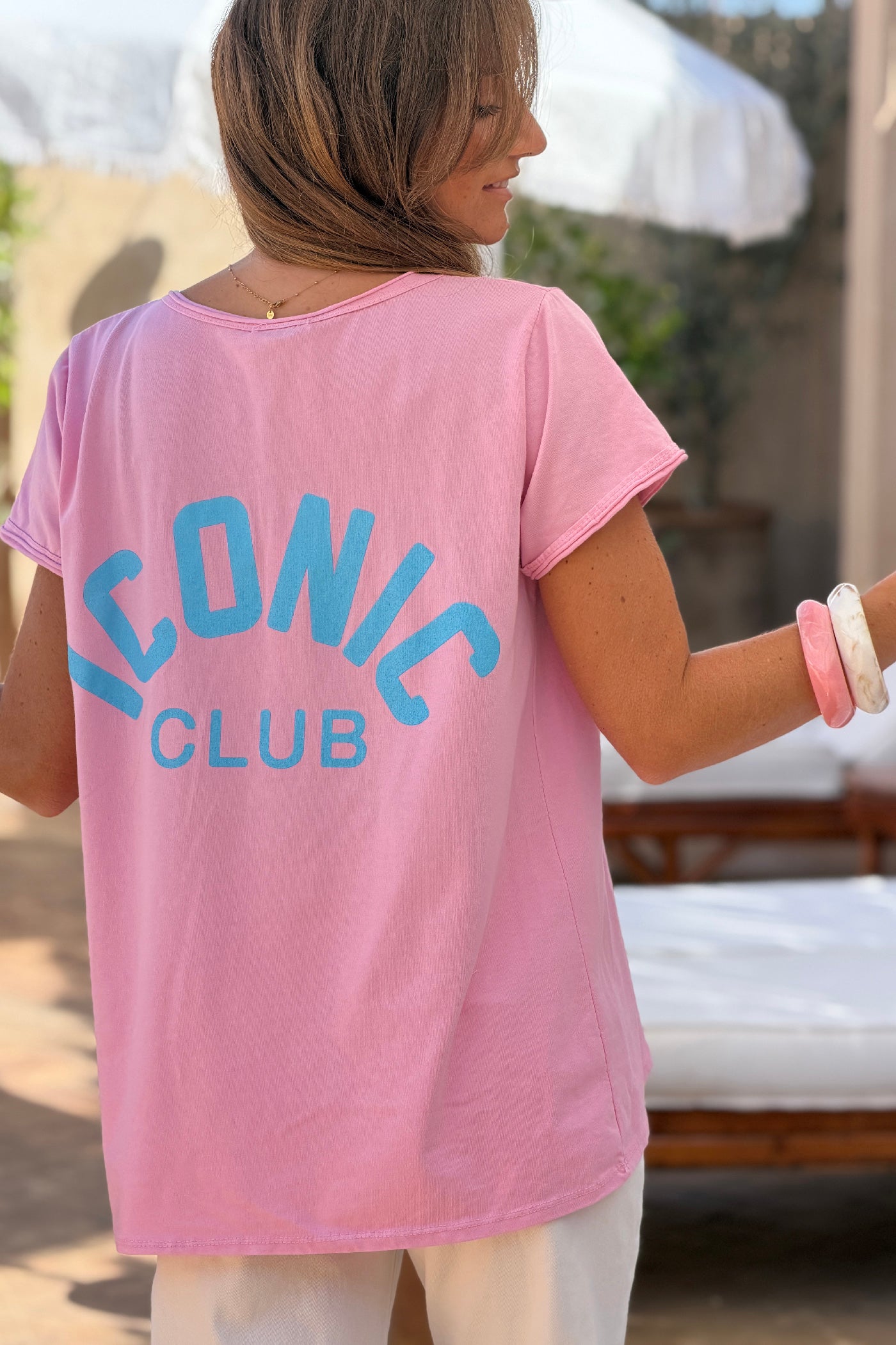 Tshirt rose en coton stretch Iconic Club col v