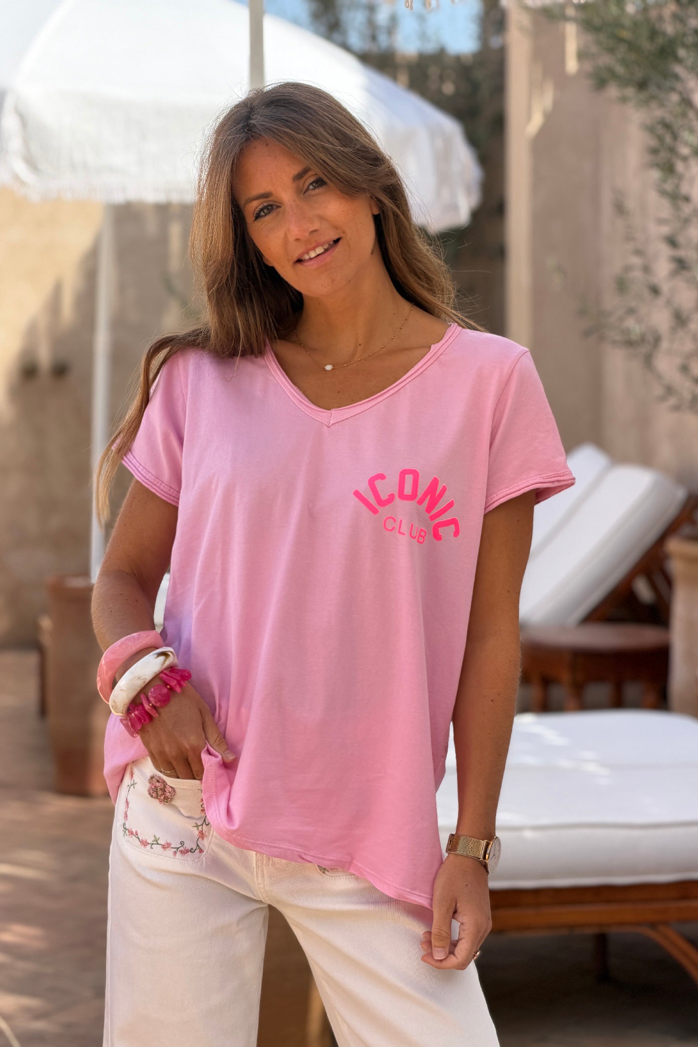 Tshirt rose en coton stretch Iconic Club col v