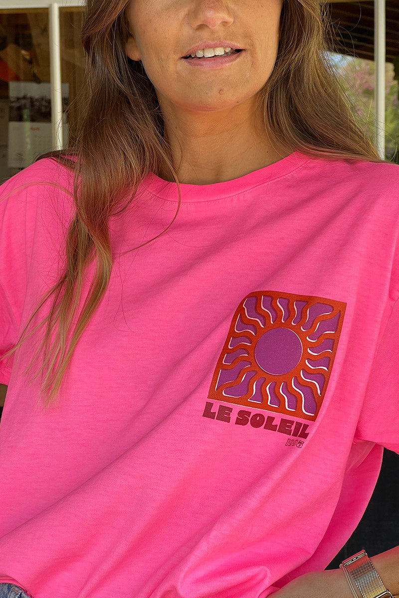 T-shirt rose fluo en coton Le Soleil rose et orange devant et dos