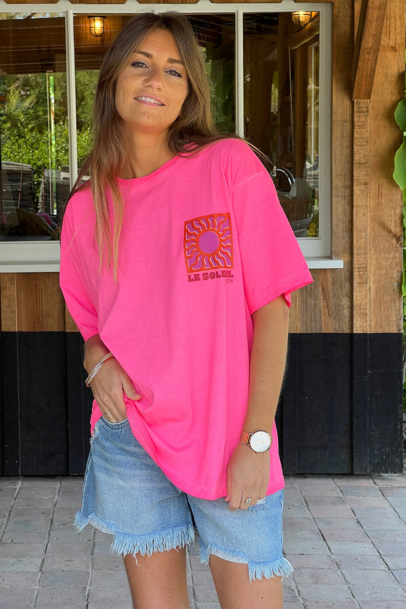 T-shirt rose fluo en coton Le Soleil rose et orange devant et dos