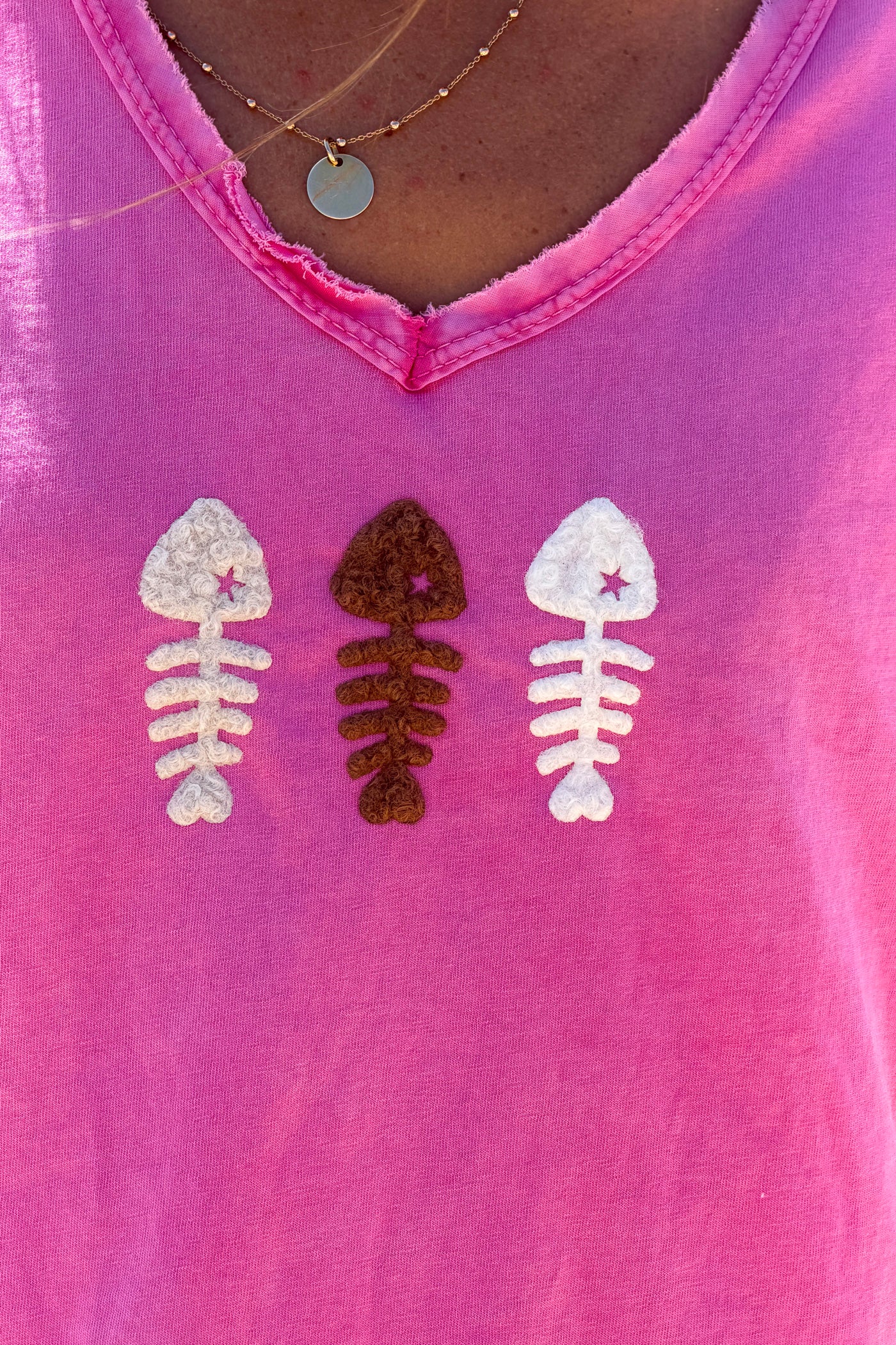 Tshirt fuchsia délavé coton col v franges trio poissons bouclettes