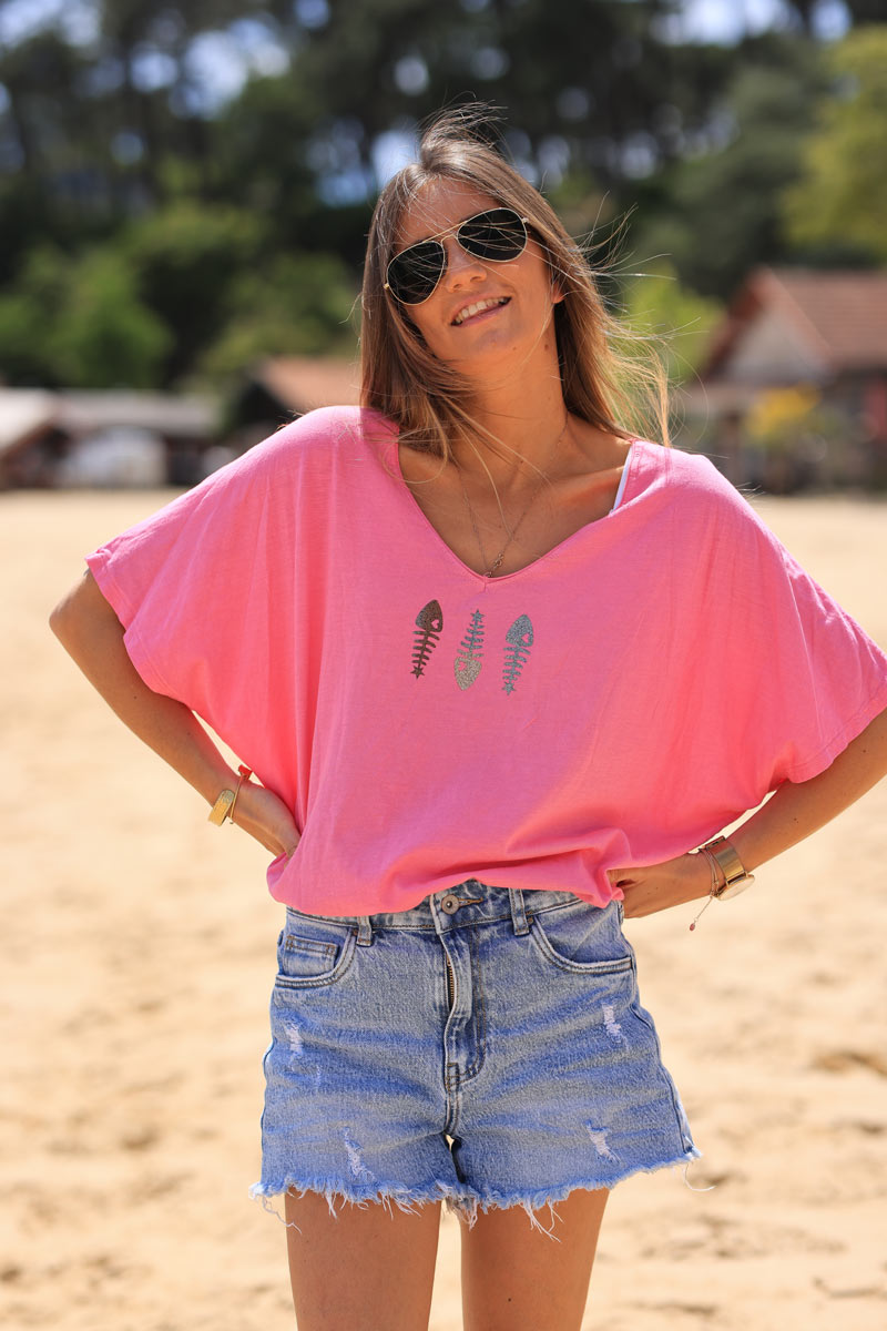 Fuchsia cotton v-neck t-shirt with glitter fish design