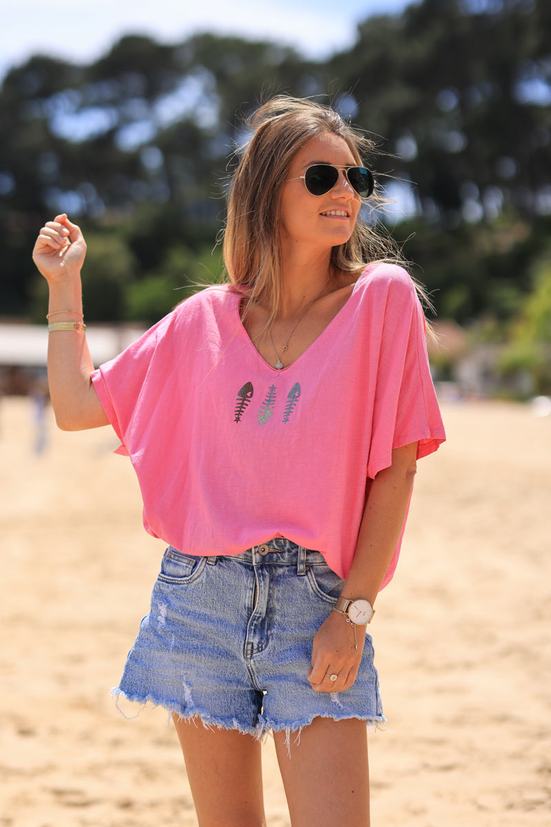 Fuchsia cotton v-neck t-shirt with glitter fish design