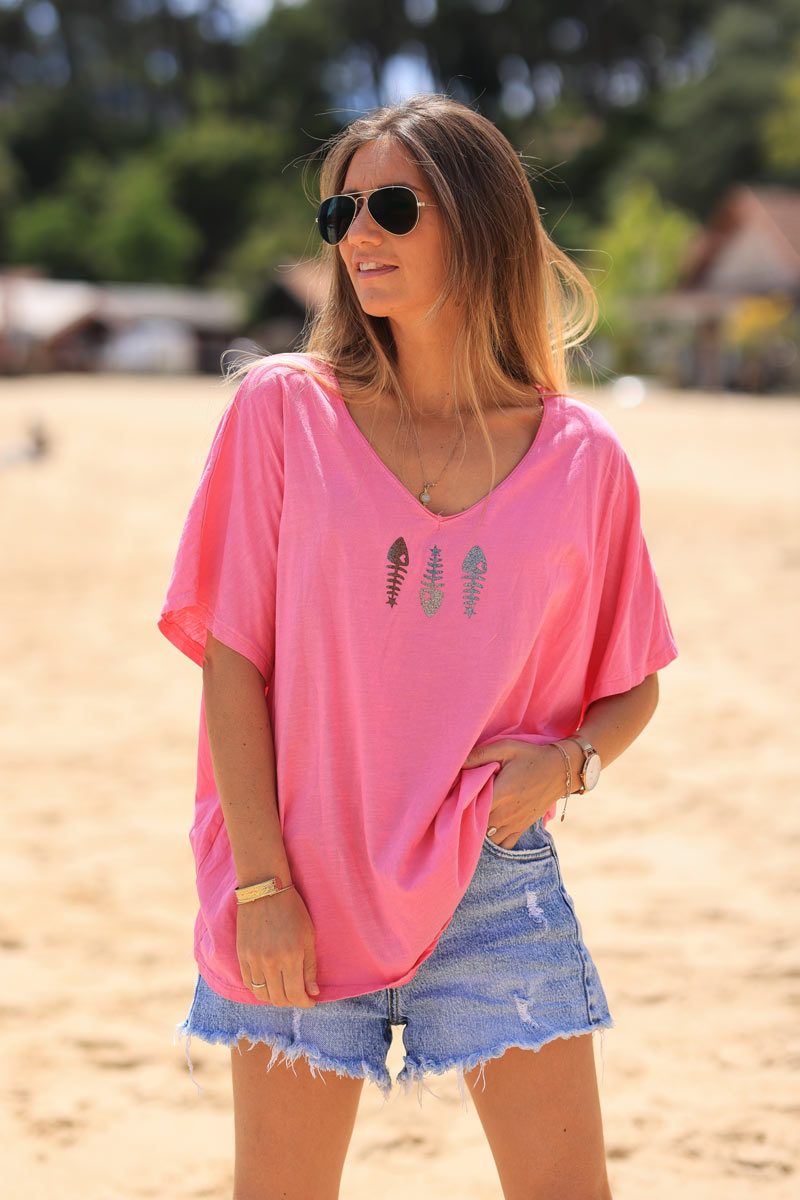 Fuchsia cotton v-neck t-shirt with glitter fish design
