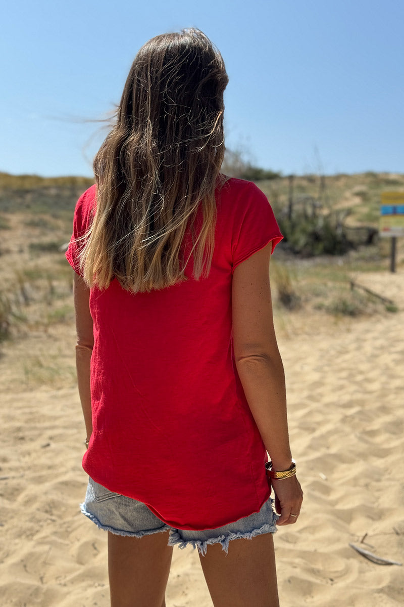 Tshirt rouge en coton etoile col v