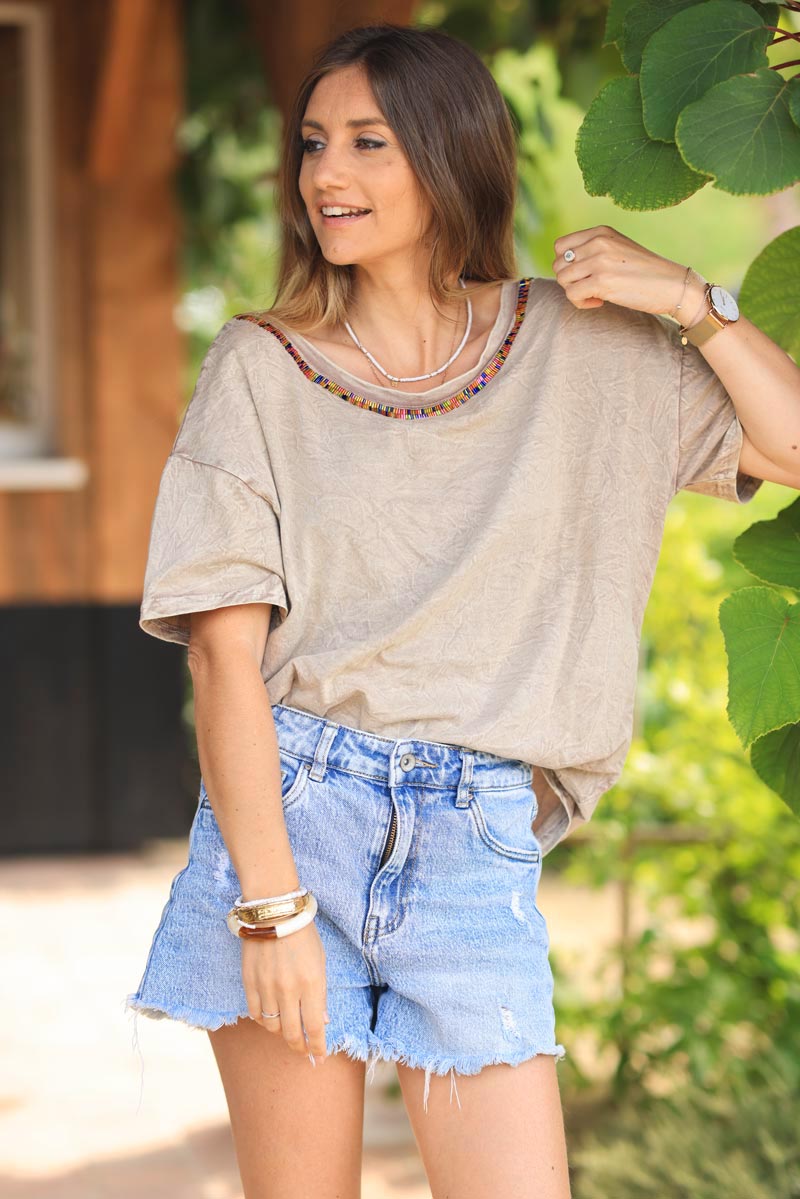 Faded taupe t-shirt with back v-neck and pearl detail