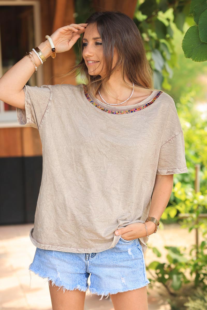 Faded taupe t-shirt with back v-neck and pearl detail