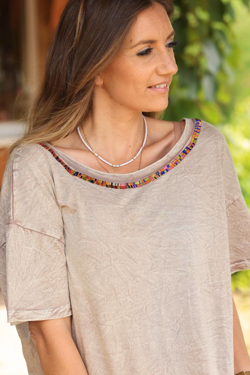 Faded taupe t-shirt with back v-neck and pearl detail