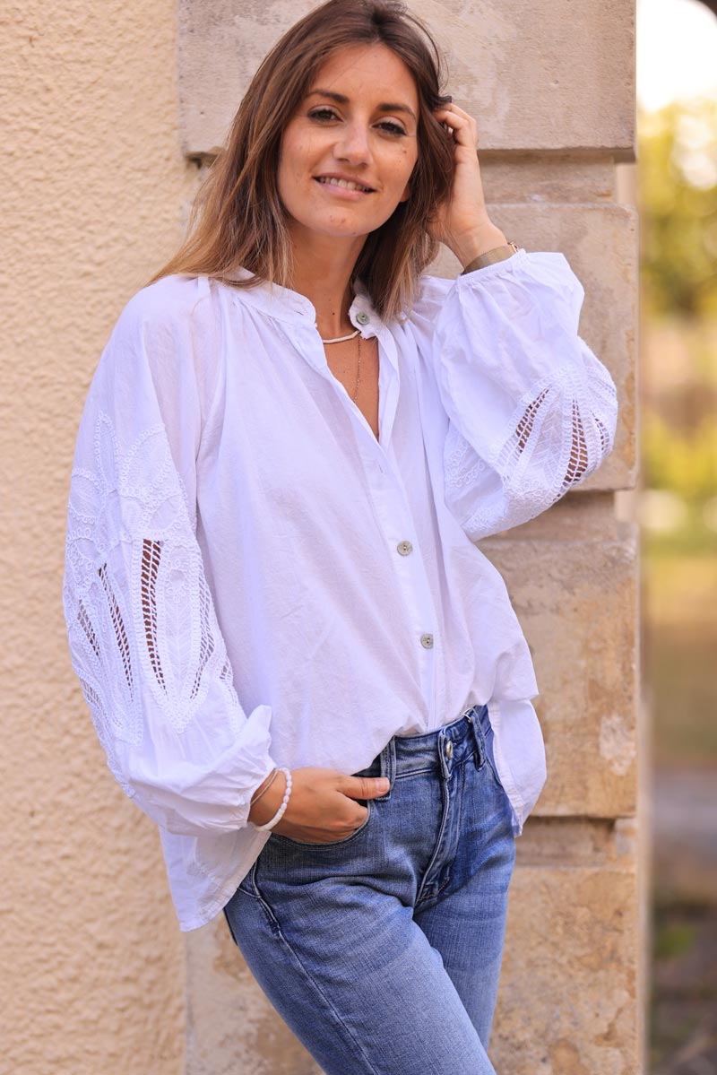 Chemise tunique blanche à boutons manches ajourées motifs en crochet