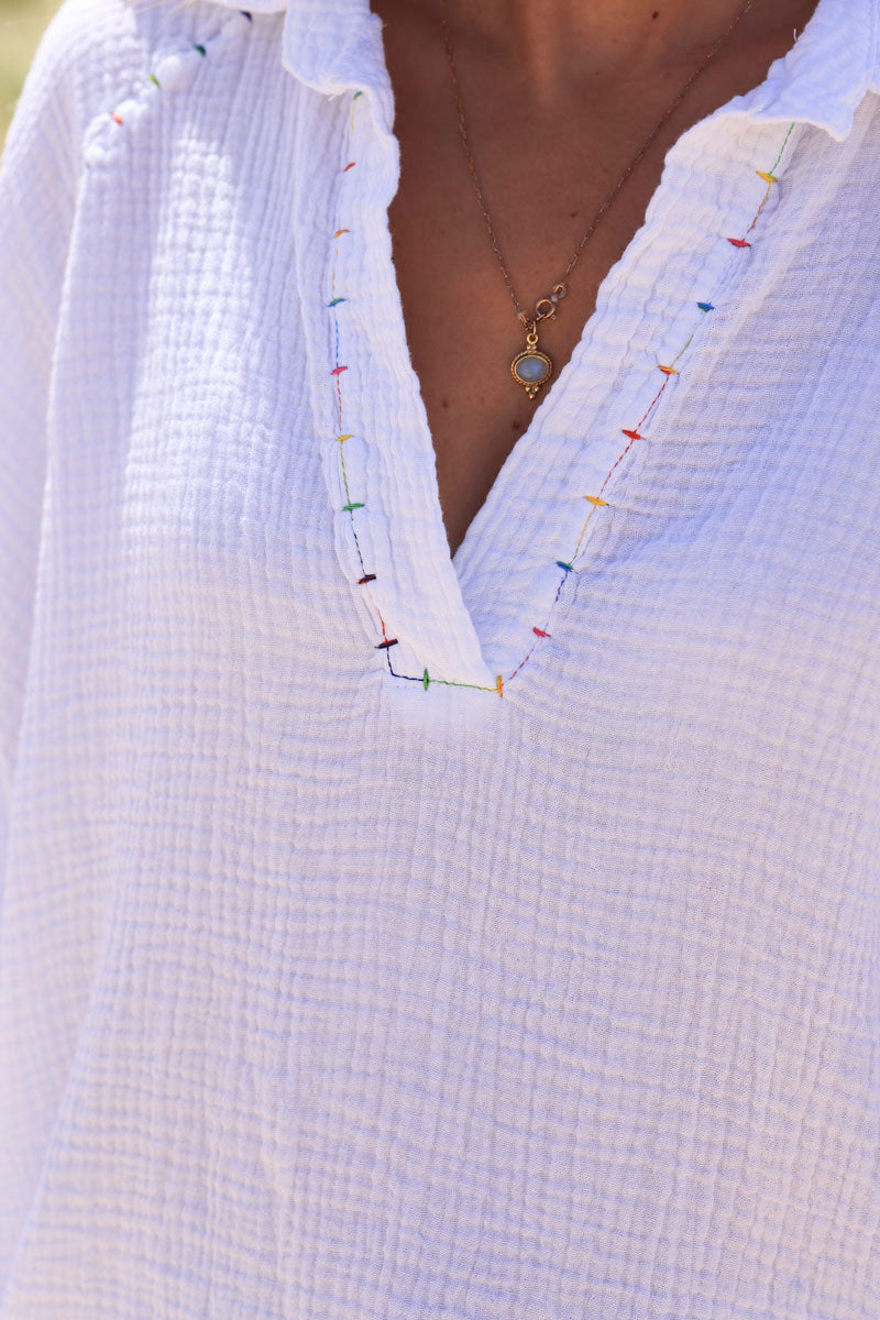 Tunique blanche en gaze de coton col et manches raglan fils multicolores