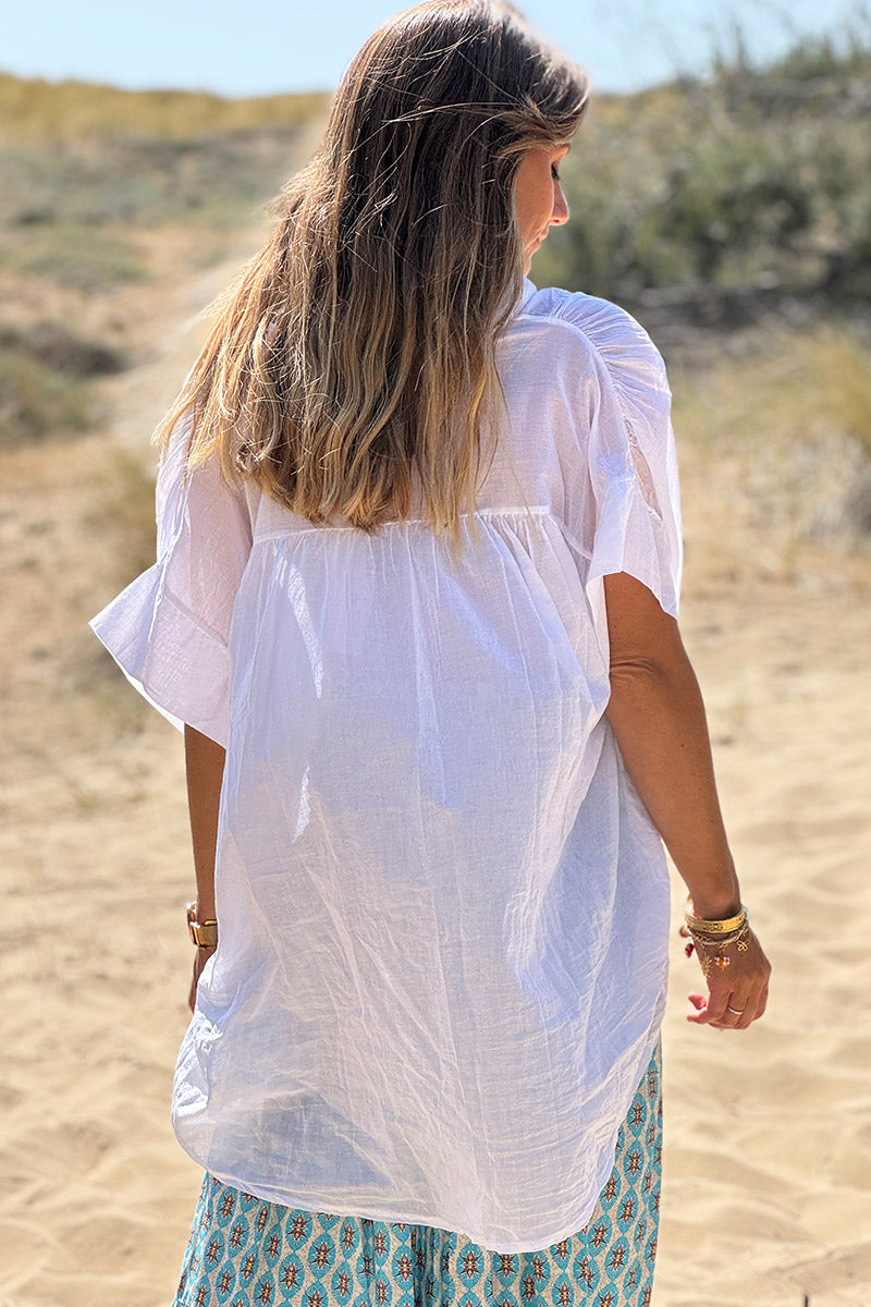 Tunique chemise large et légère blanche en voile de coton petites manches