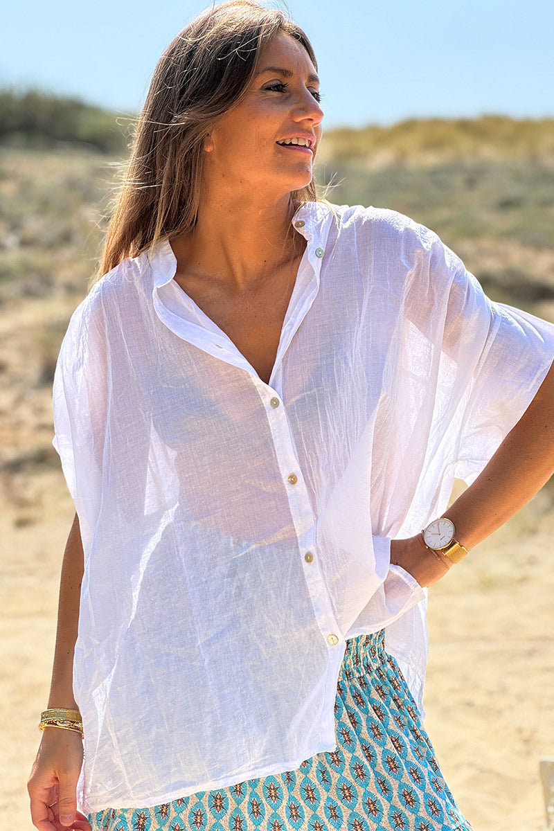 Tunique chemise large et légère blanche en voile de coton petites manches