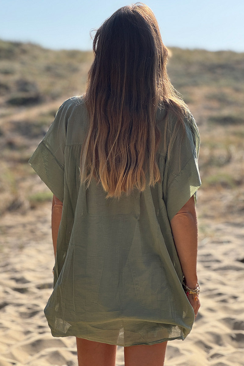 Tunique chemise large et légère kaki en voile de coton petites manches