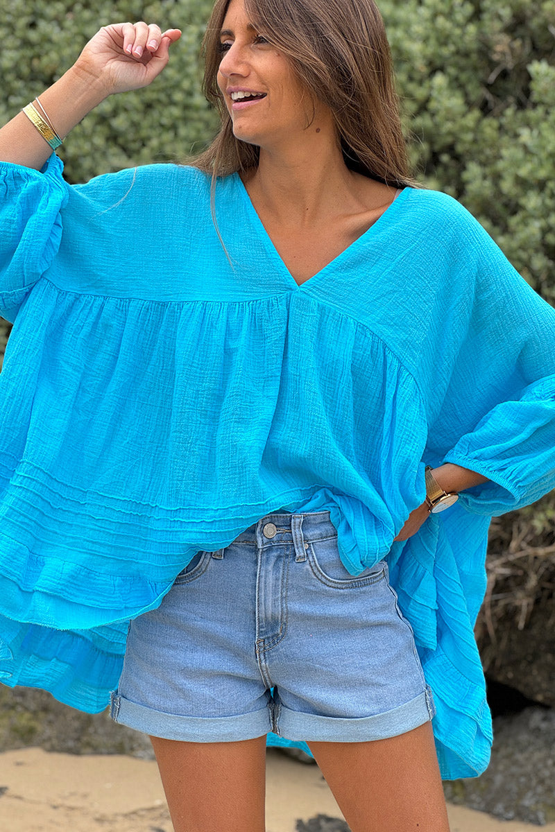 Tunique large bleu en voile de coton manches chauve souris détails volants décolleté