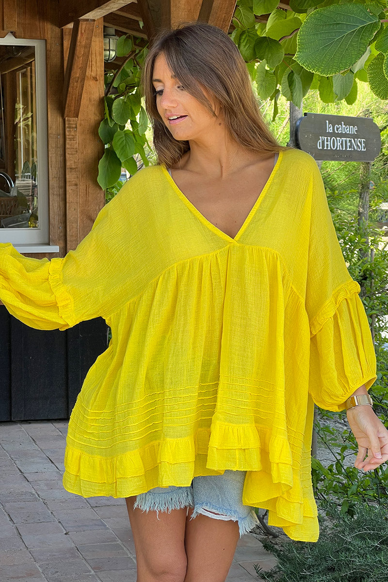 Tunique large jaune en voile de coton manches chauve souris détails volants décolleté