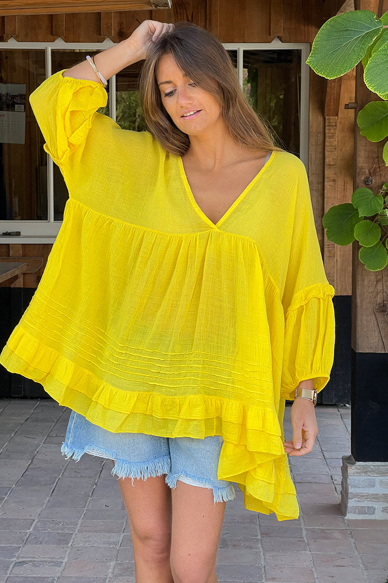 Tunique large jaune en voile de coton manches chauve souris détails volants décolleté