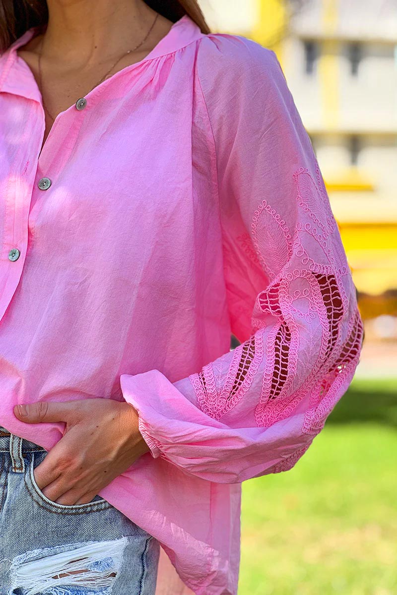 Chemise tunique fuchsia à boutons manches ajourées motifs en crochet