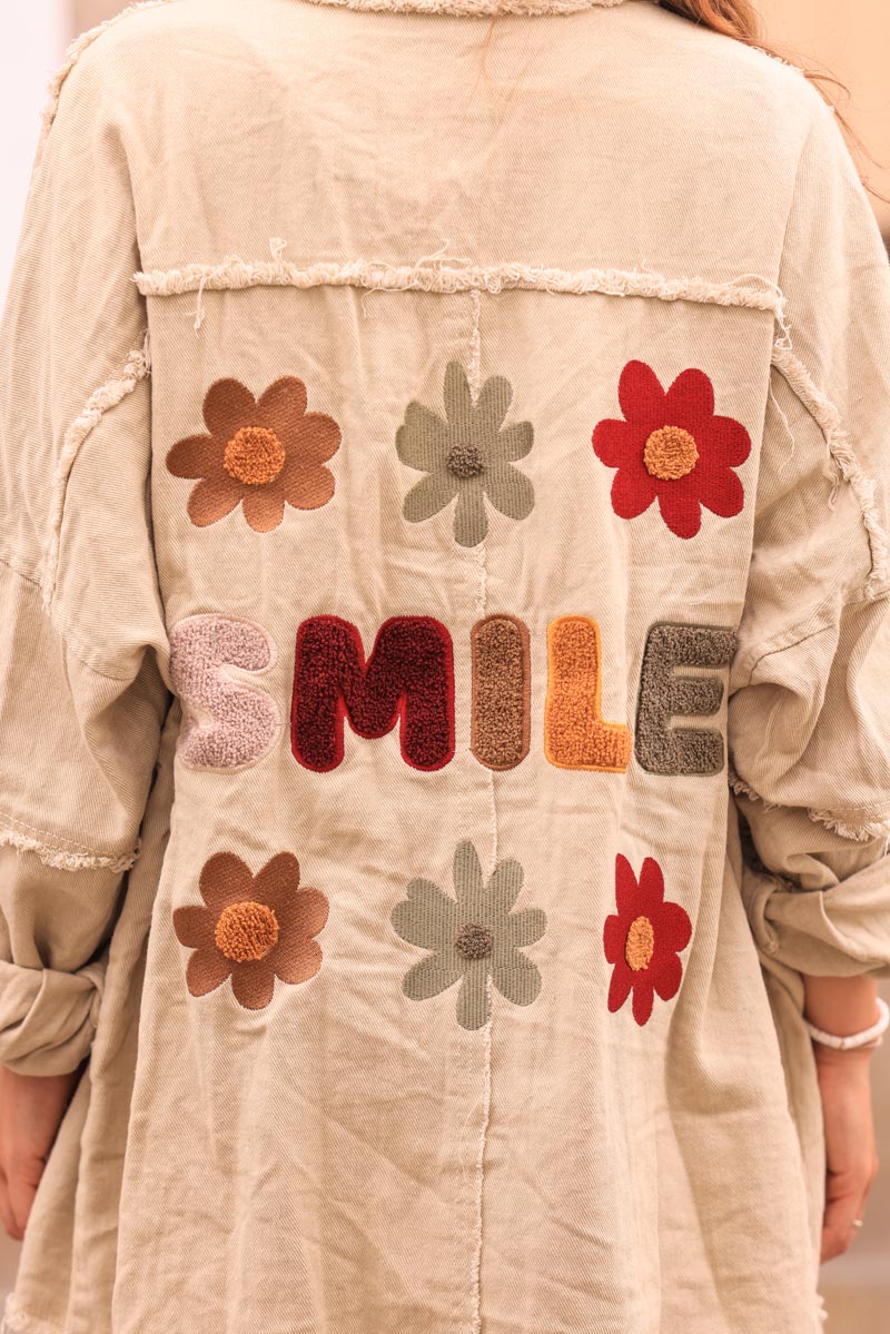 Veste beige en denim souple finitions franges broderie Smile et fleurs au dos