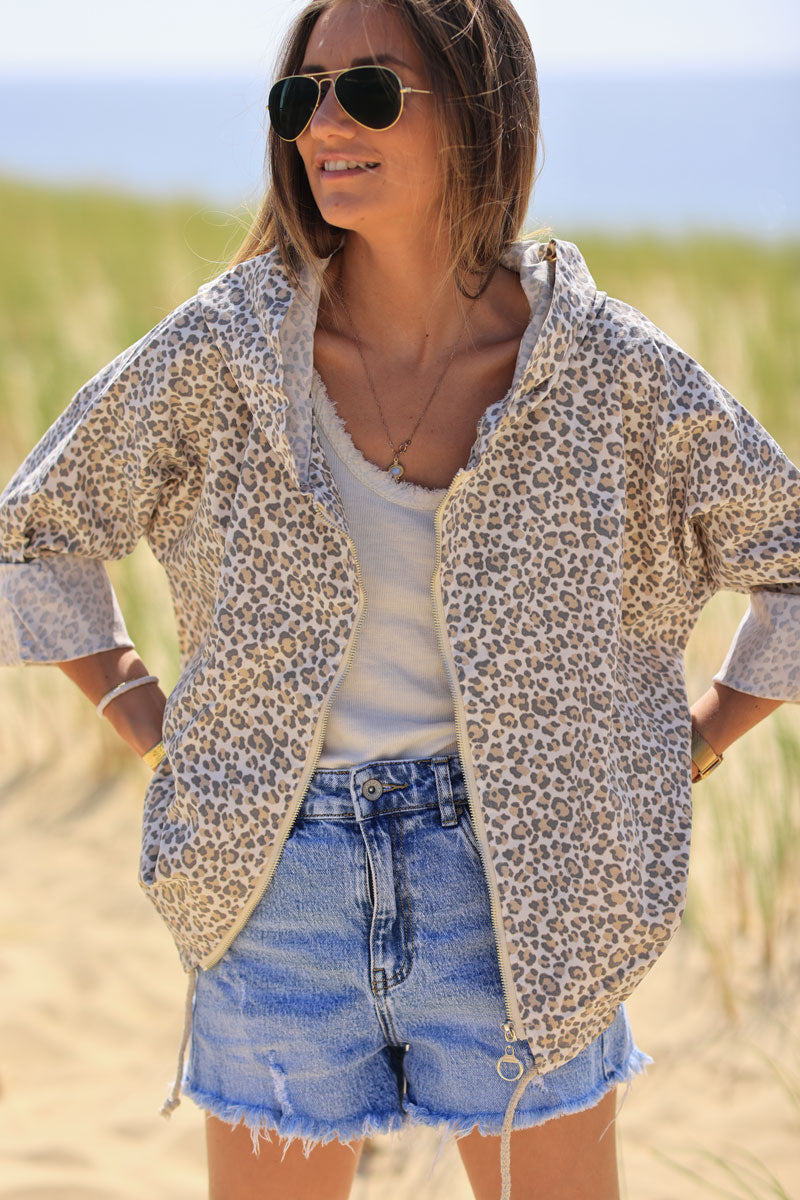 Veste beige en toile à capuche et zip imprimé léopard