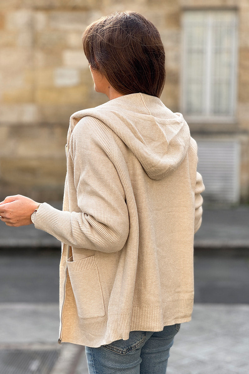 Veste beige toute douce et stretch à capuche petite maille relief et torsades