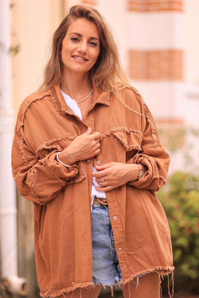 Veste camel en denim souple finitions franges broderie Smile et fleurs au dos