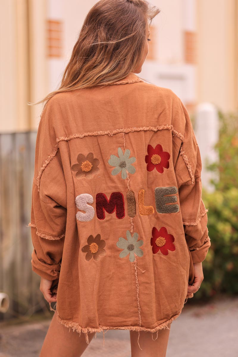 Veste camel en denim souple finitions franges broderie Smile et fleurs au dos