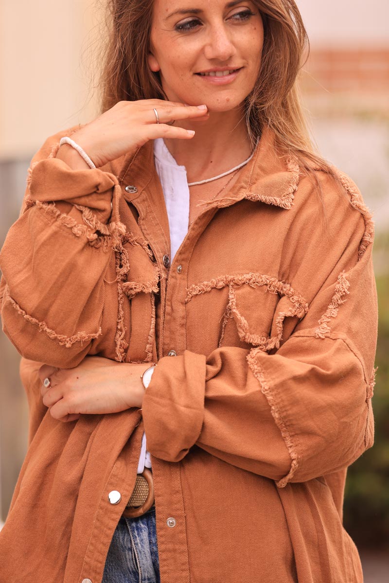 Veste camel en denim souple finitions franges broderie Smile et fleurs au dos