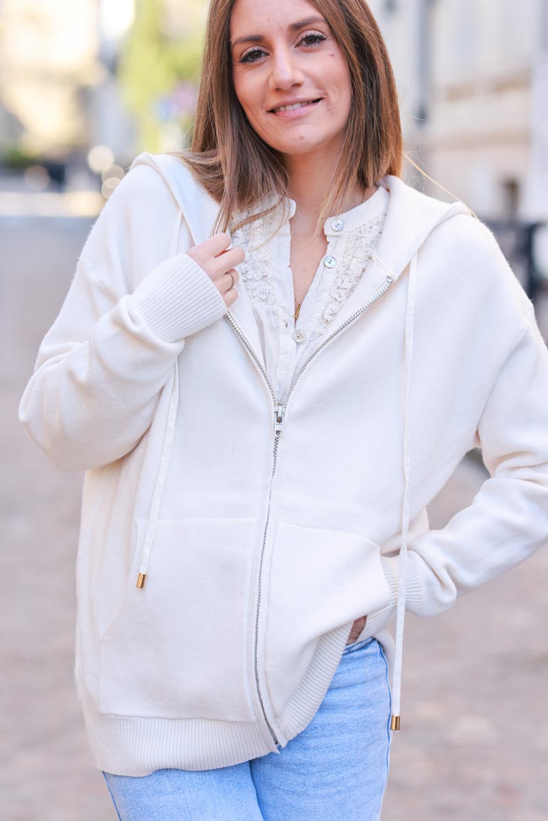 Veste écrue à capuche et zip coupe sweat petite maille douce