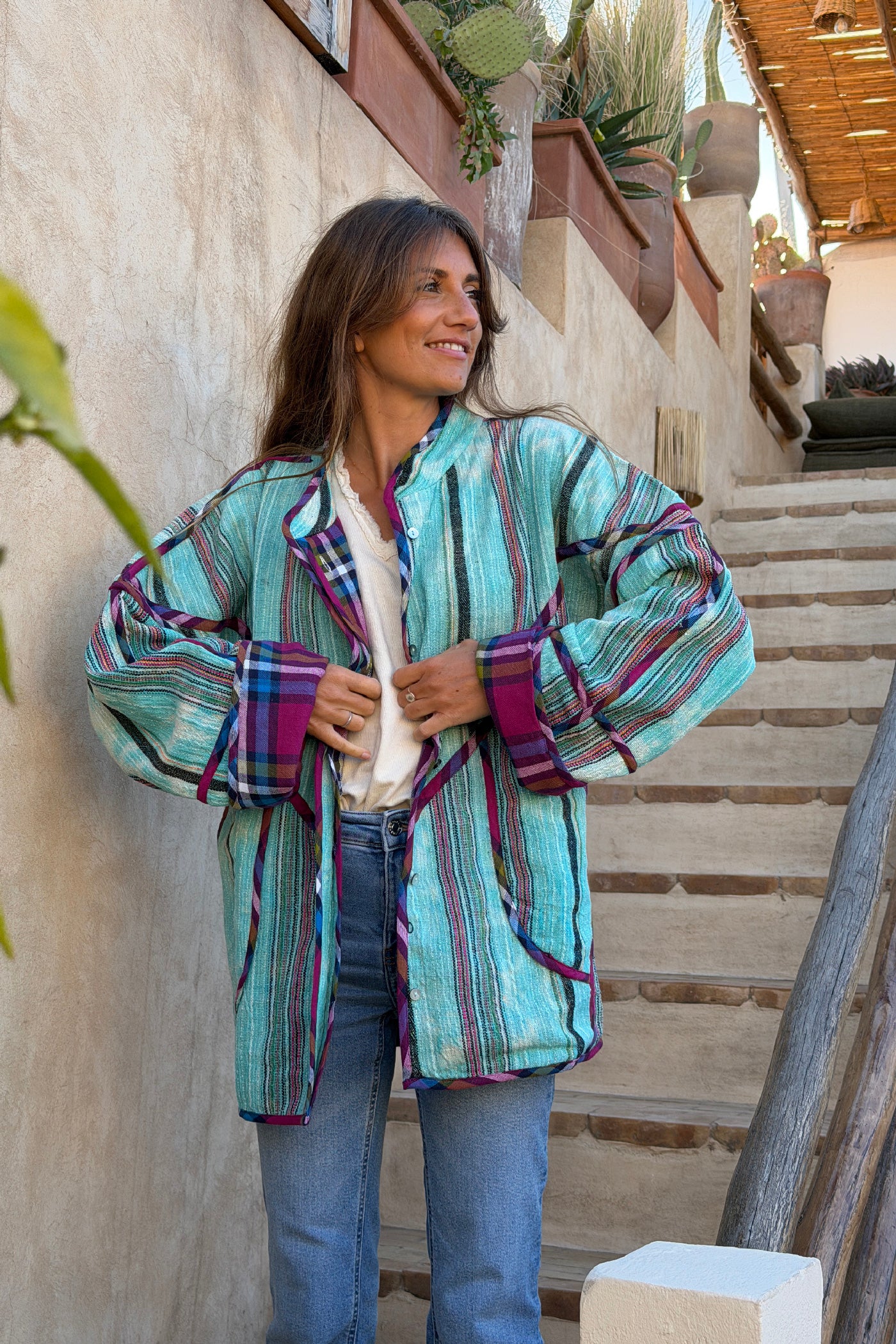 Veste en coton tissé turquoise et violet style péruvien broderie sunshine