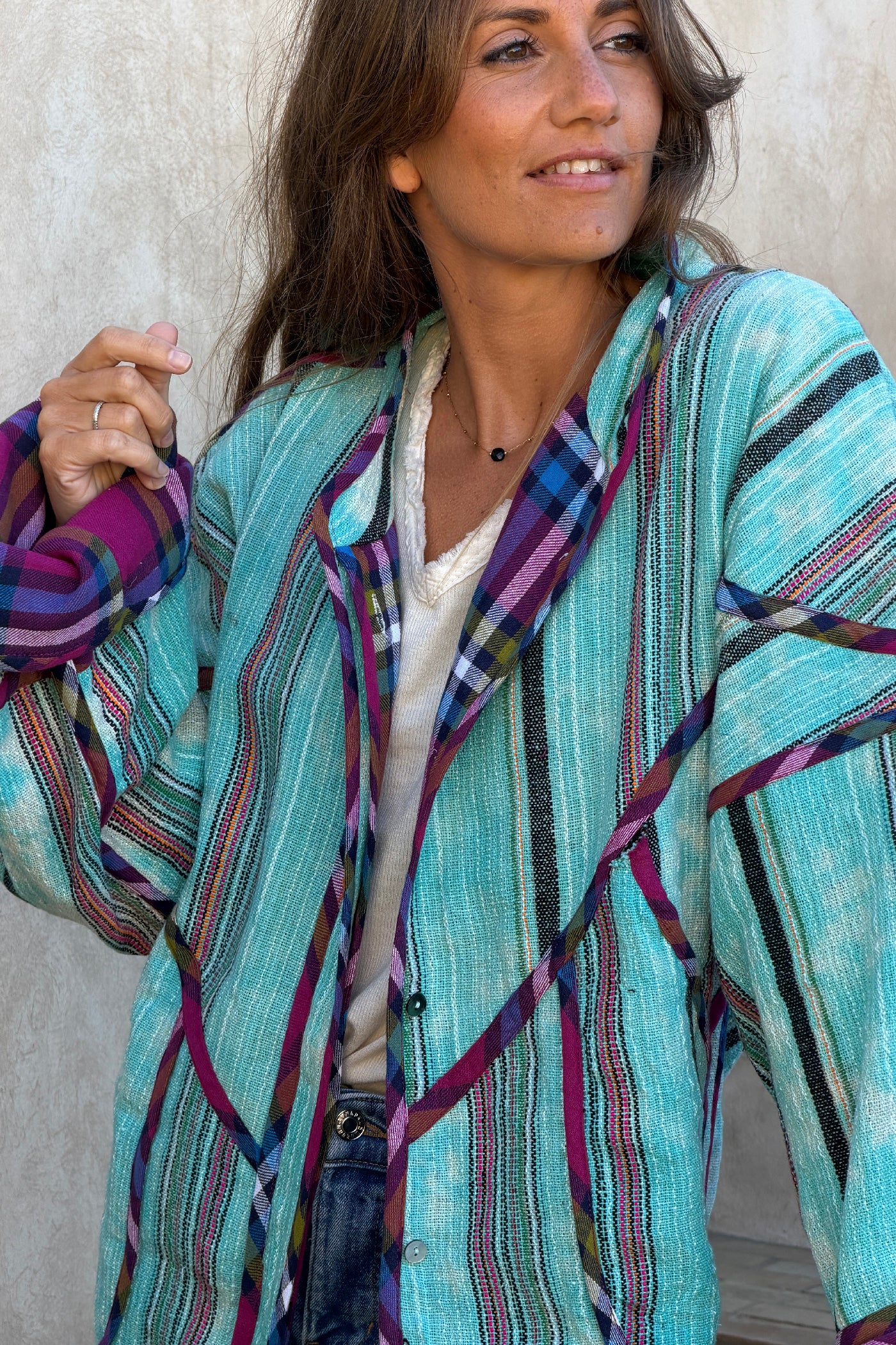 Veste en coton tissé turquoise et violet style péruvien broderie sunshine