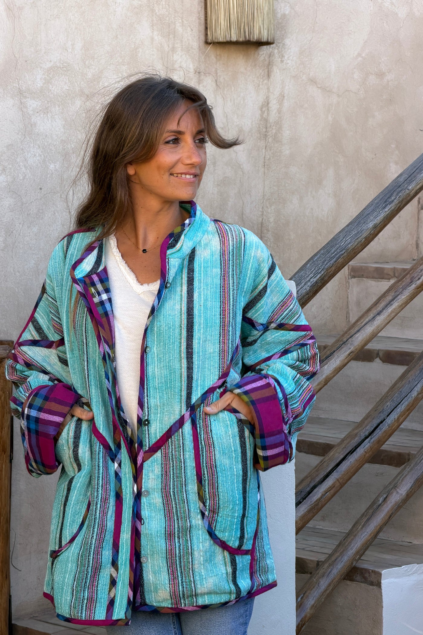 Veste en coton tissé turquoise et violet style péruvien broderie sunshine