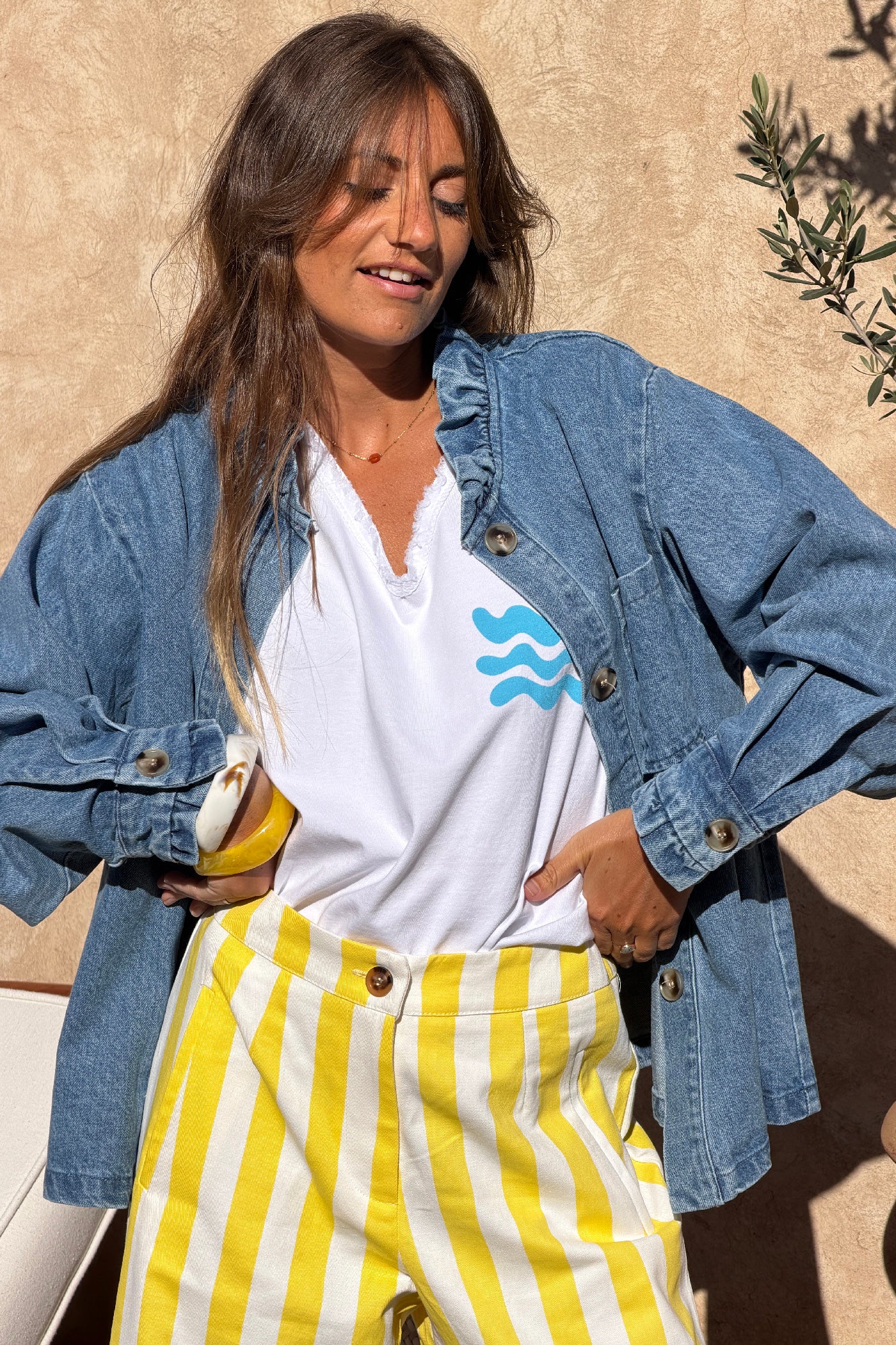 Veste en jean col victorien montant boutons écaille et poche