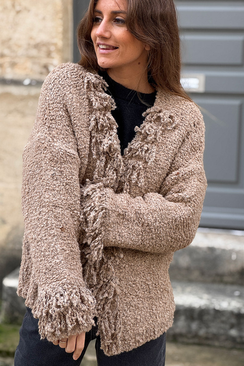 Veste en laine mélangée et alpaga camel maille bouclette franges aux manches et col