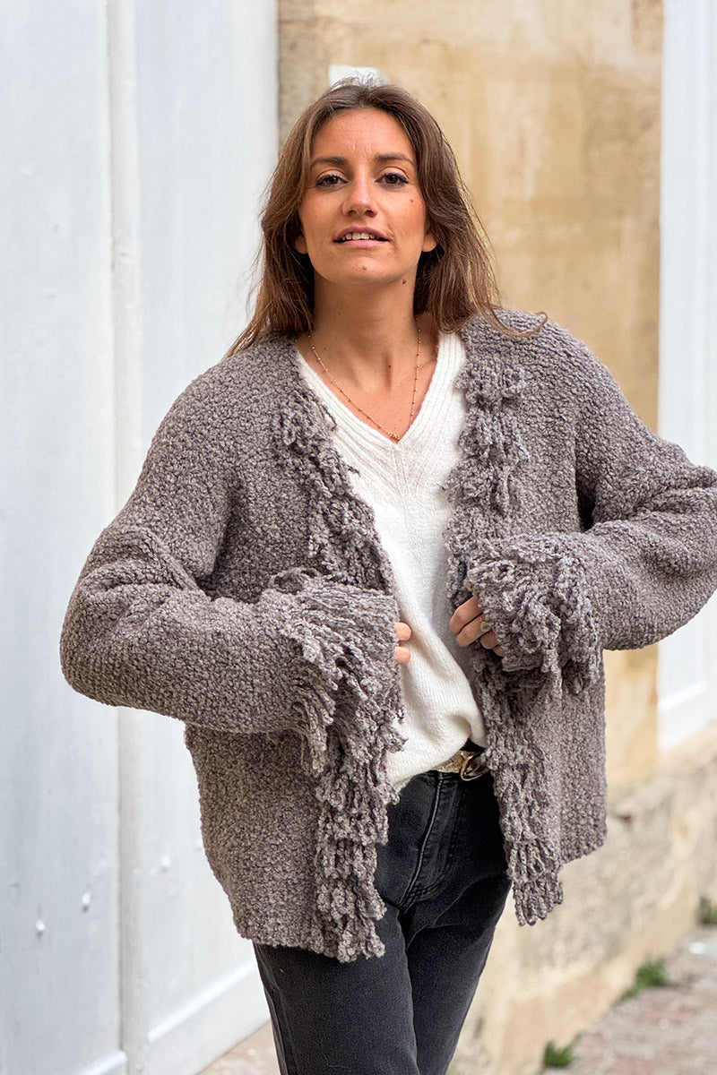 Veste en laine mélangée et alpaga grise maille bouclette franges aux manches et col