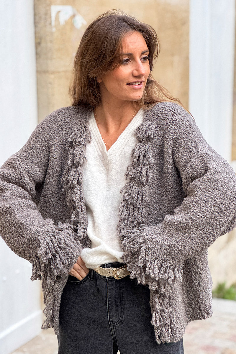 Veste en laine mélangée et alpaga grise maille bouclette franges aux manches et col