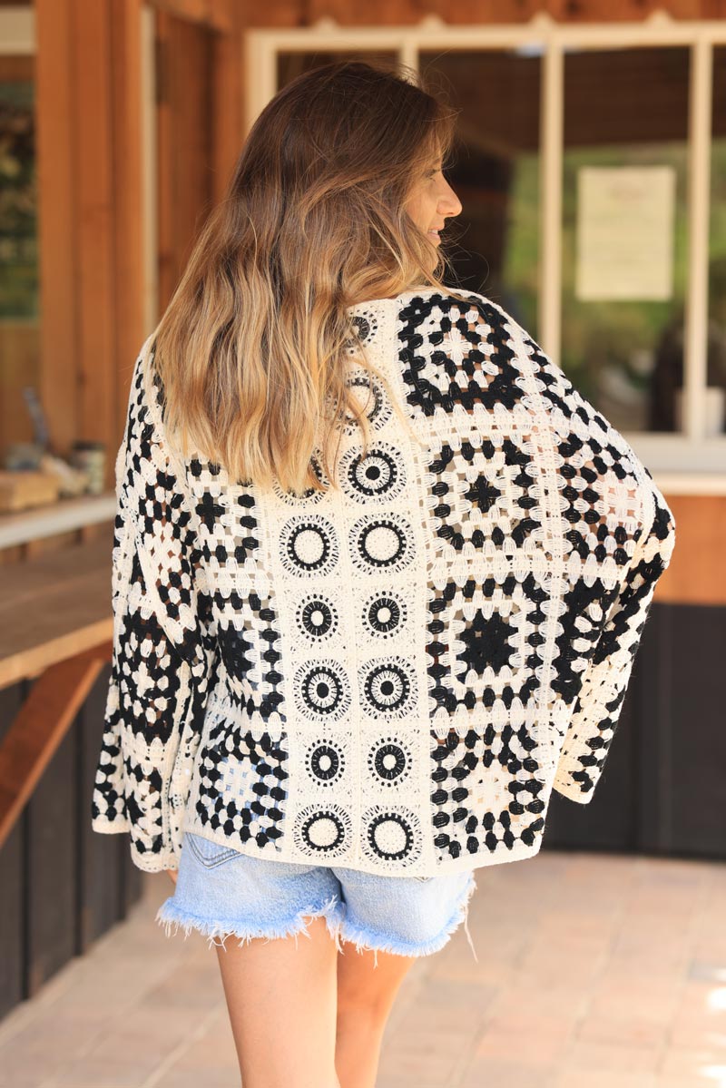 Ecru and black crochet cardigan with peruvian pattern