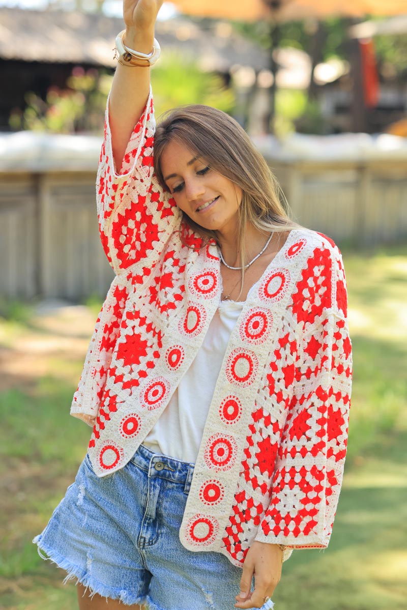 Veste gilet en crochet rosaces et motifs péruviens rouge