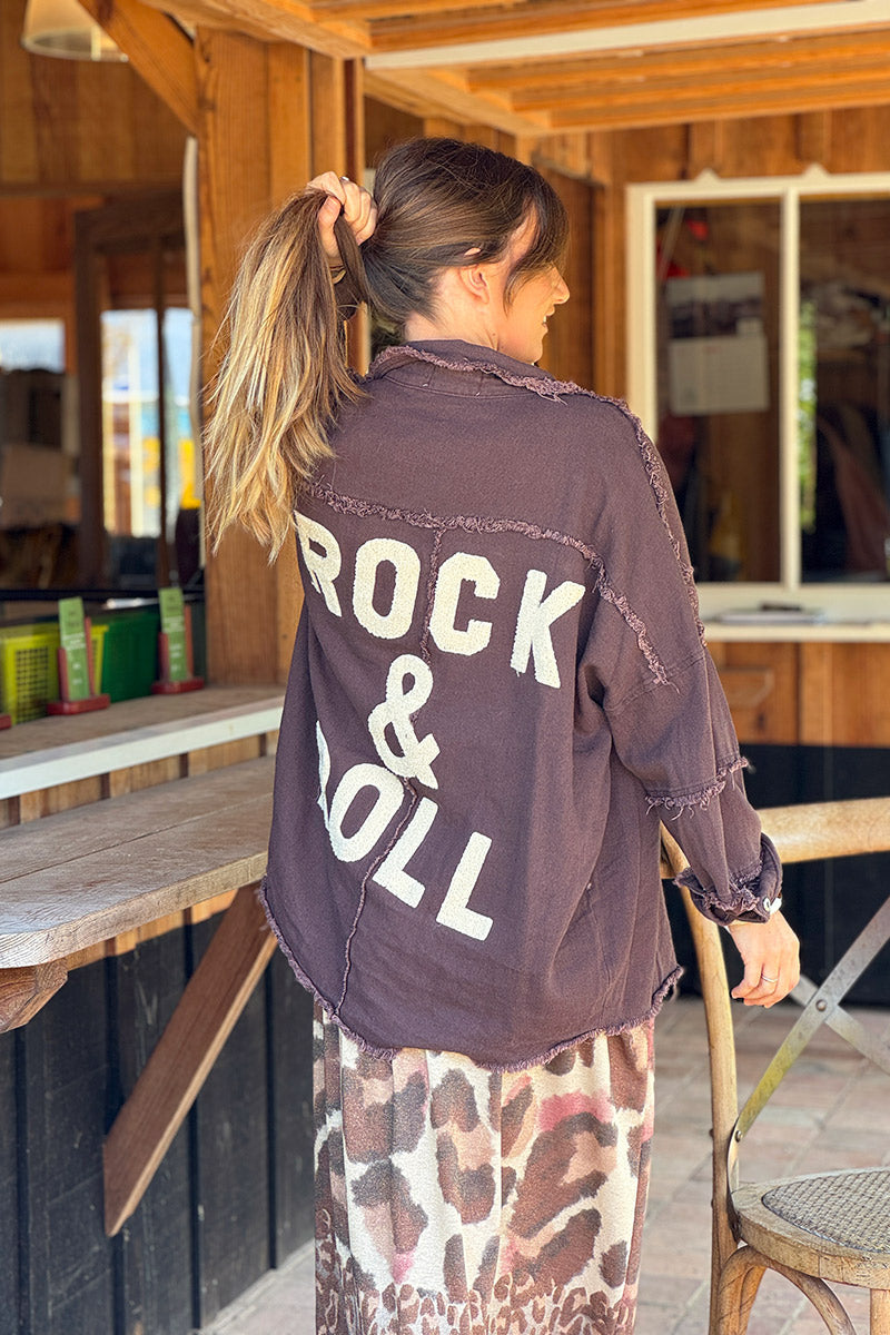 Veste en jean marron oversize finitions franges Rock and Roll en bouclettes écrue