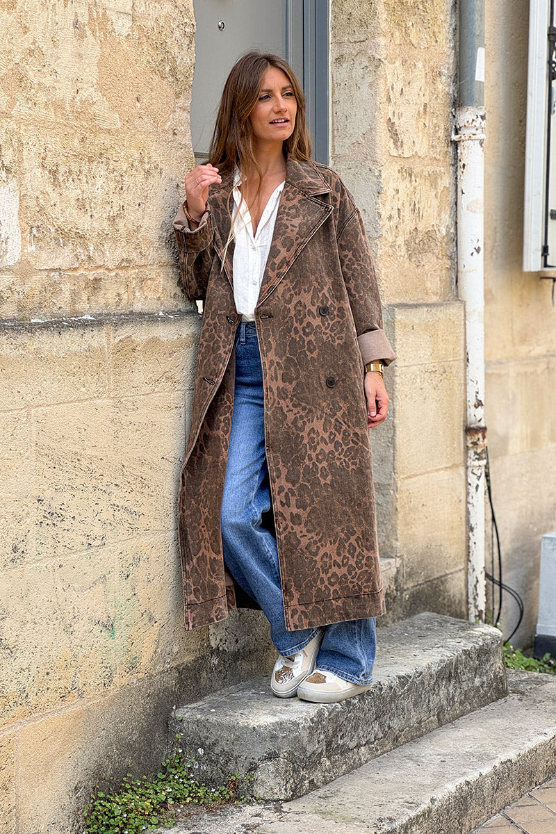Veste longue en jean marron coupe caban imprimé léopard délavé