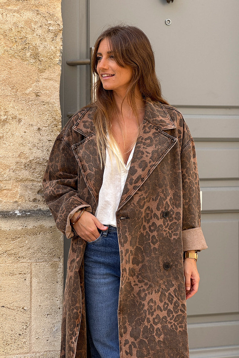 Veste longue en jean marron coupe caban imprimé léopard délavé