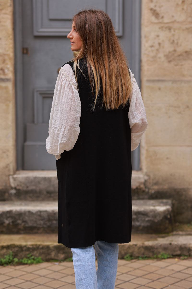 Veste longue noire sans manches en petite maille douce et moelleuse