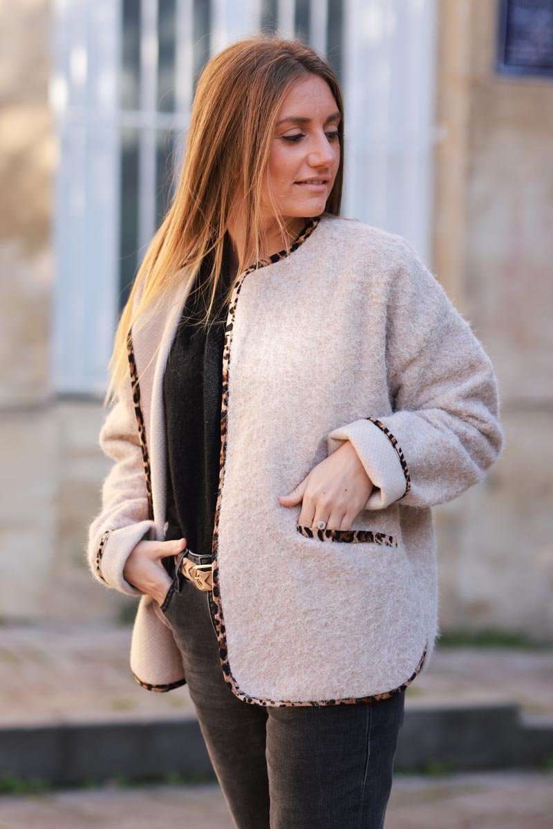 Veste manteau en feutrine style laine bouillie beige détails et liseré léopard