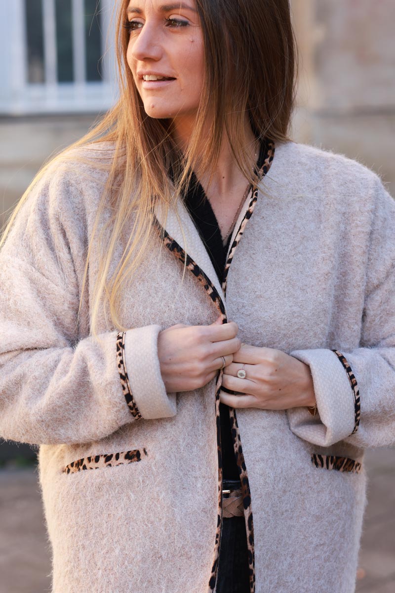 Veste manteau en feutrine style laine bouillie beige détails et liseré léopard