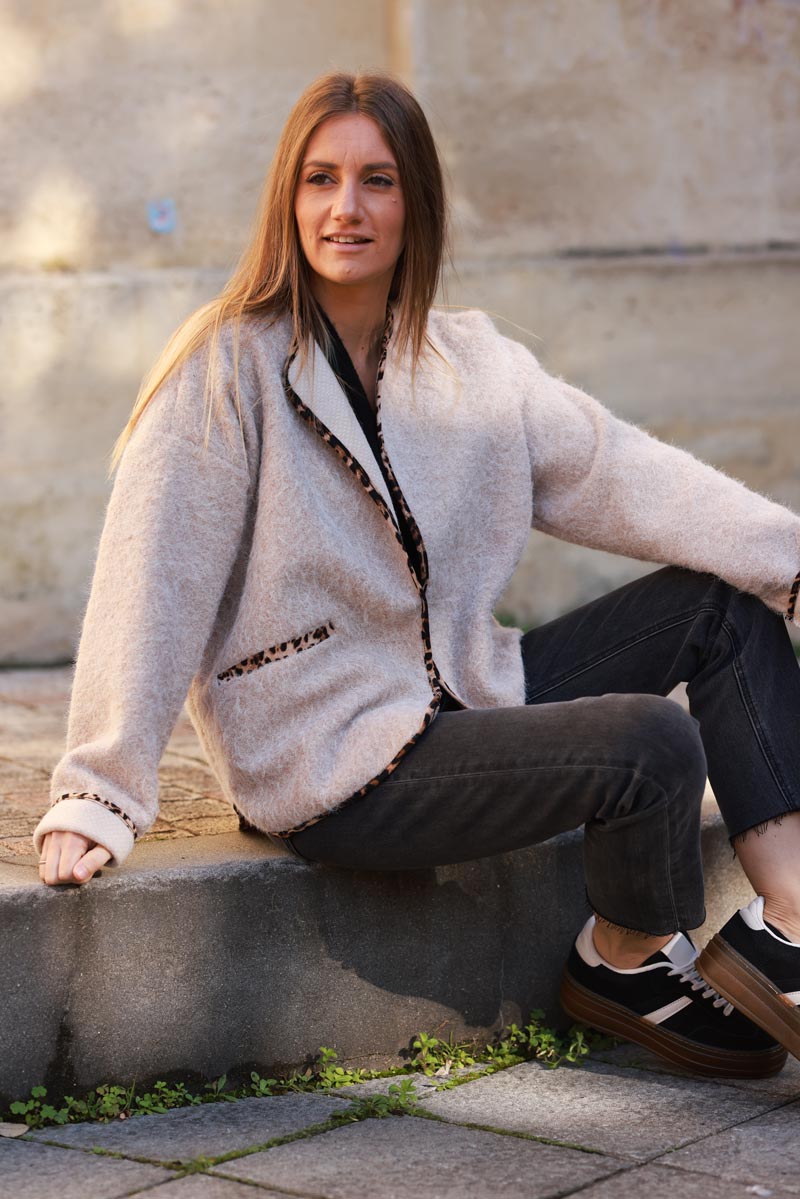 Veste manteau en feutrine style laine bouillie beige détails et liseré léopard